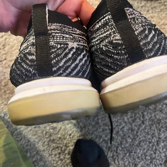 Womens Nike Air Zoom Fearless Flyknit - Picture 3 of 4